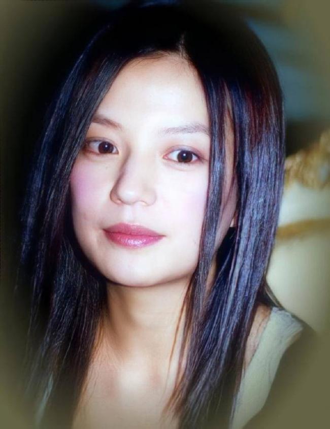 被封5年后赵薇再曝近况，瘦到脱相不敢认