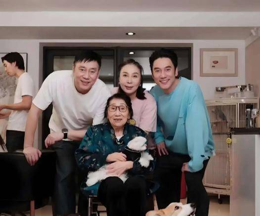 林依轮儿子大婚，引爆国籍之争
