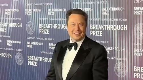 美國最大工會聯合會最新報告指出，特斯拉執行長馬斯克2025年薪酬高達約新台幣5兆元。（圖／翻攝自X平台 @iam_smx）