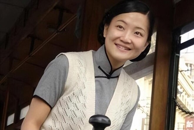 离婚后带着儿子租房子住 如今48岁再次走红（配图6）