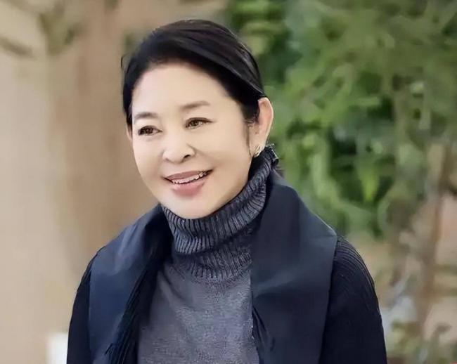 倪萍痛失两位“至亲”，还得为儿子操心