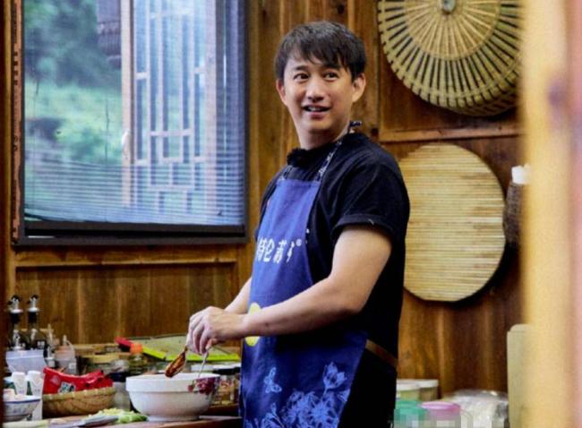 钱多又如何，56岁带呼吸机睡眠的黄磊又传