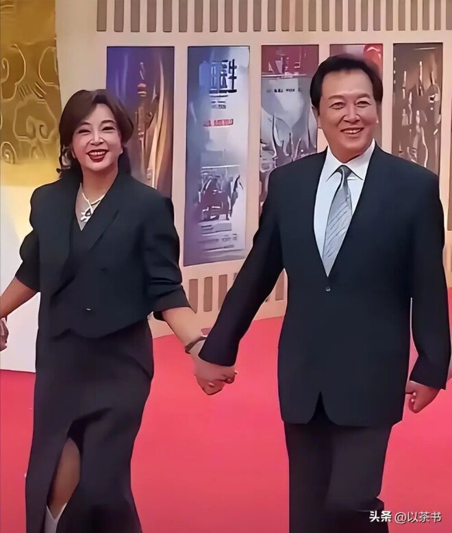 原来他是刘晓庆前男友 74岁依旧帅气为她单身（配图19）