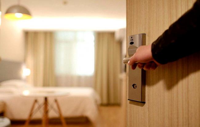 空服人员入住旅馆 会先花90秒做这6件事