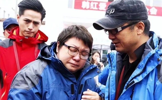 不是冯小刚 如今公开出面维护韩红的是这个男人（配图4）