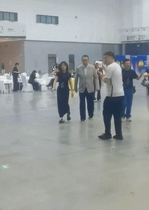 谢贤刚去世没几天，陈凯歌走路摇晃身体也出问题