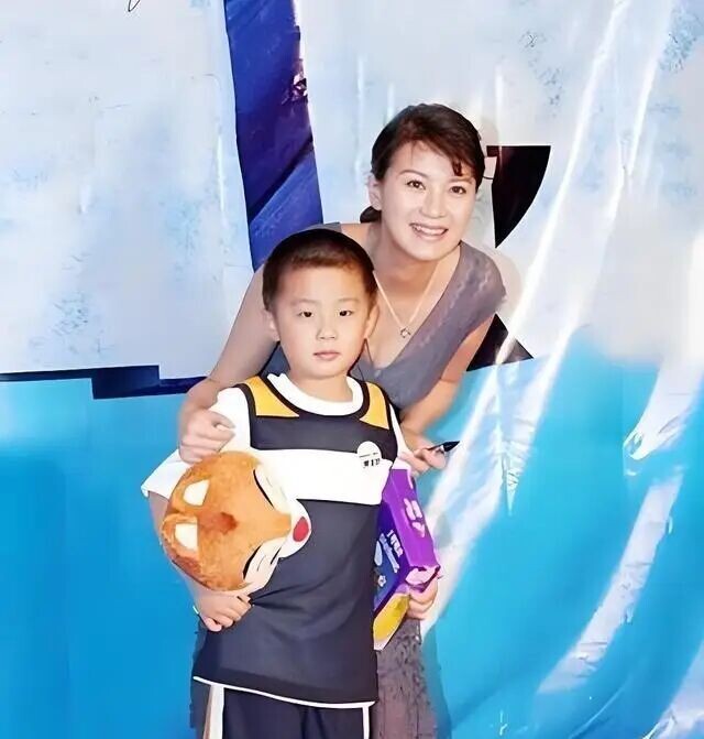 李幼斌遭非议：98岁父亲 95岁母亲都住养老院（配图6）
