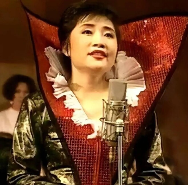 曝63岁歌手李娜洛杉矶被偶遇 打扮朴素逛超市（配图5）