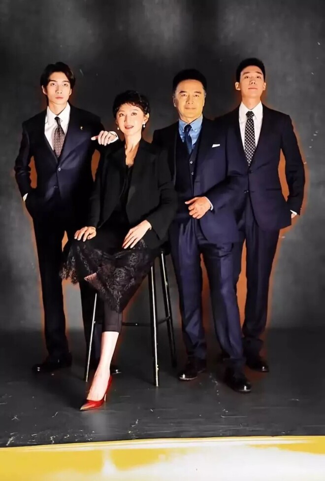 许亚军一家四口合影曝光 前妻何晴之子罕同框（配图5）