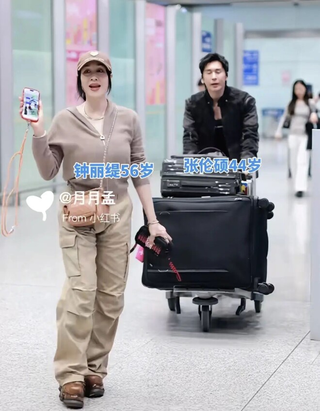 钟丽缇夫妇走机场：她腰粗胯宽 张伦硕打扮潮酷（配图2）