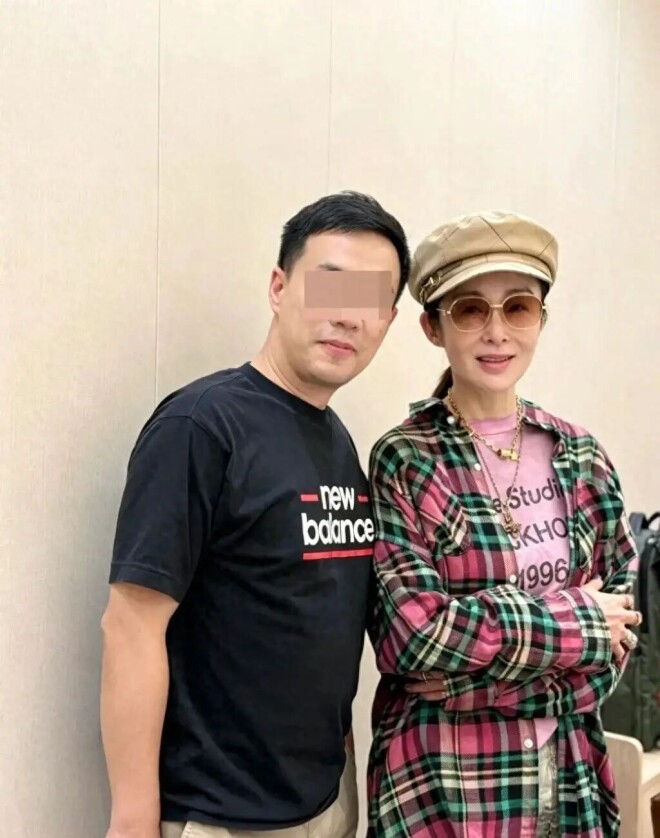 58岁张敏生图曝光 皮肤白滑紧致（配图1）