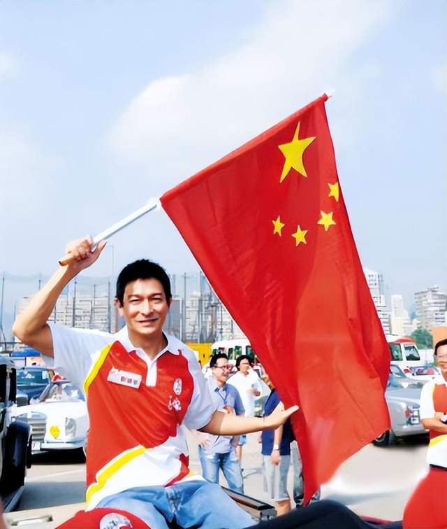 央媒发文，高调官宣刘德华新身份
