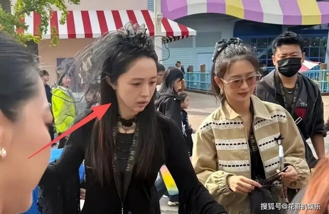 佟丽娅董璇路人拍的生图曝光 网友：像两老巫婆（配图8）
