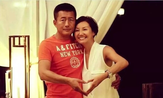 上海的富婆王玲 和大16岁高曙光很恩爱（配图3）