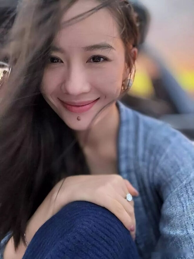 币圈女大佬：9岁丧父16岁打工 和赵长鹏未婚生子（配图1）