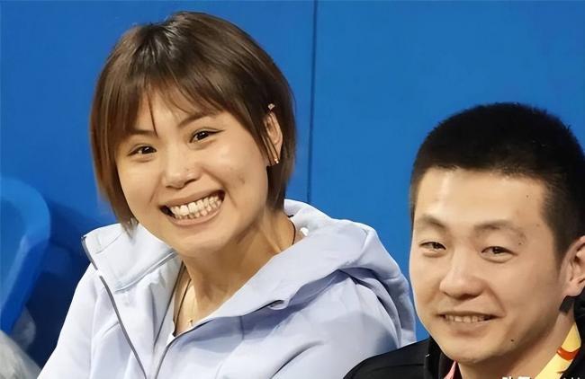 中国女排队长嫁高富帅生俩儿子，如今身居高位
