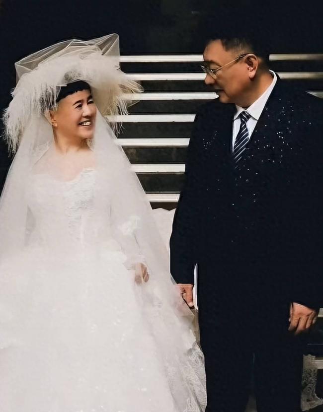 金龟子王宁晒出婚纱照后，恶心一幕很快上演