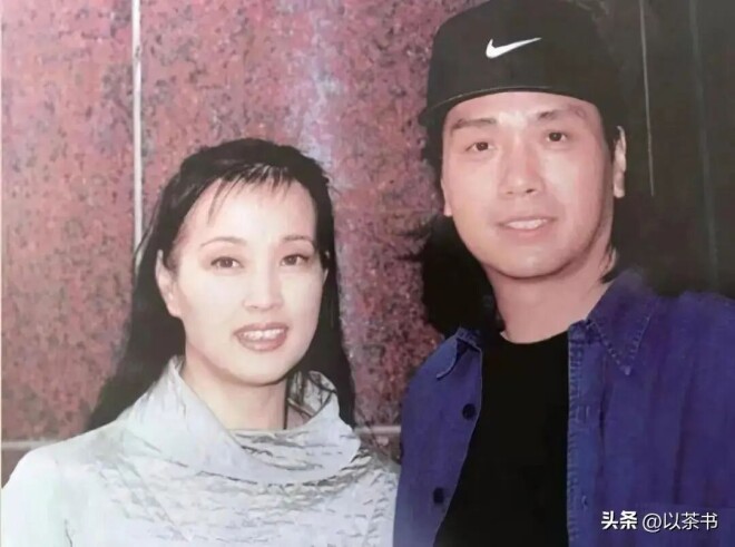 原来他是刘晓庆前男友 74岁依旧帅气为她单身（配图4）