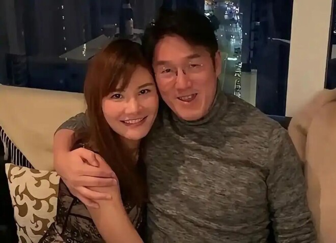 67岁香港富商与网红婚外情九年 女方五年生四胎（配图2）