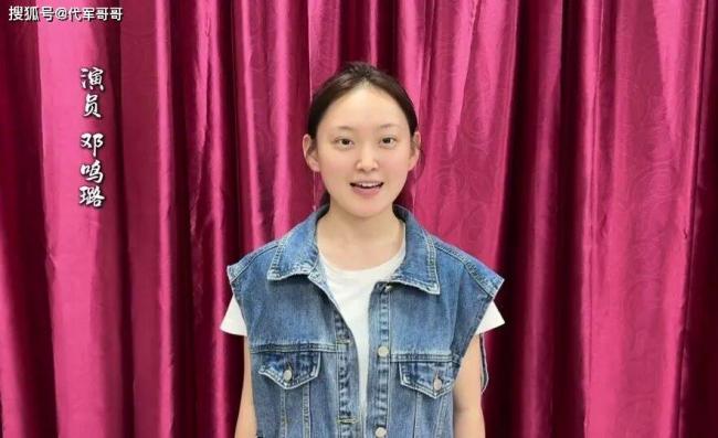 她4岁时跟哥哥上春晚，7岁时哥哥病逝，现状如何