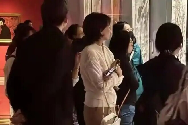 密春雷卸任上海人寿董事长 与董卿现身美术馆（配图1）