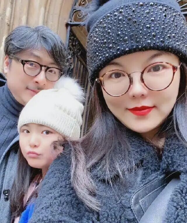 让李湘怀二胎的那个男人竟还给她留下了一手好牌（配图26）