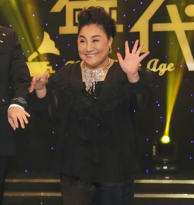 “歌坛大姐大”去世，一生无儿无女