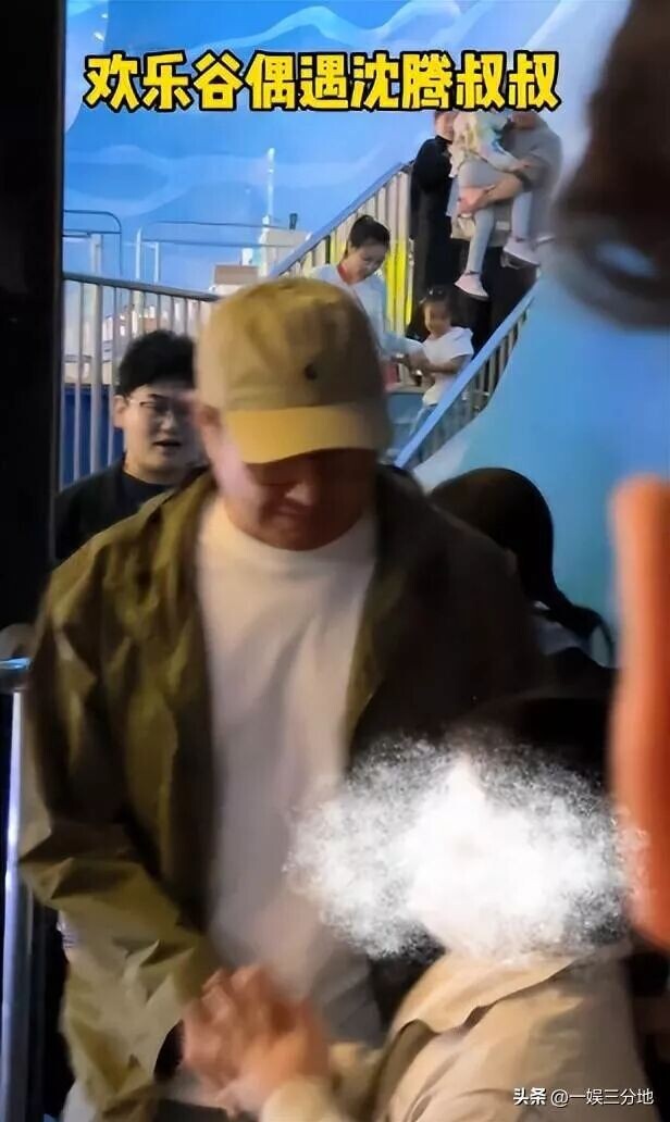 北京偶遇沈腾一家 儿子眼小胖的满脸堆肉（配图39）