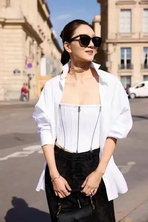 76岁张艺谋尽显老态 44岁陈婷布局后路（配图10）