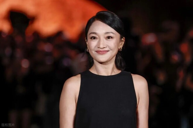 51岁周迅同框71岁奚美娟 一个灵动一个优雅（配图6）