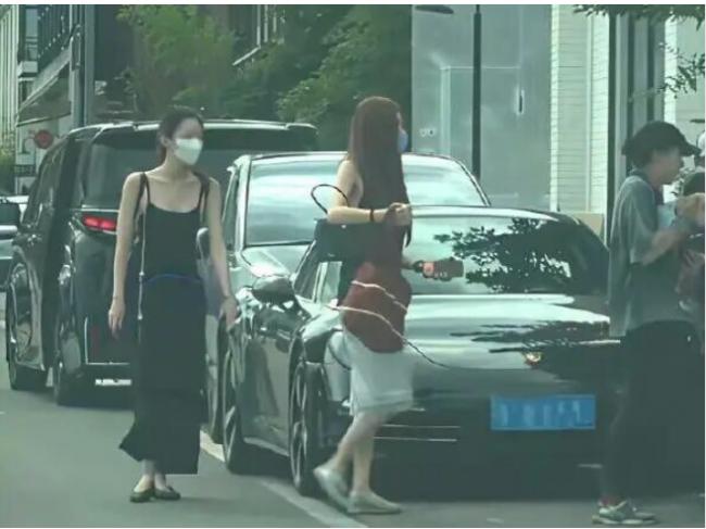 李嫣窦靖童宋妍霏同框 网友直呼女大十八变