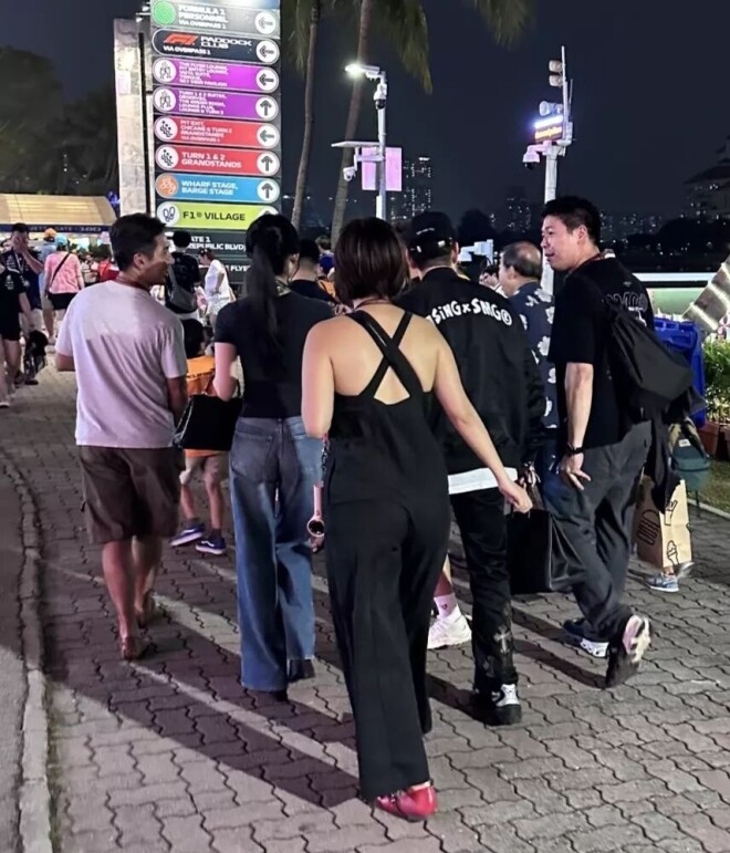 45岁林俊杰携女友新加坡逛街 全程牵手超宠溺（配图4）