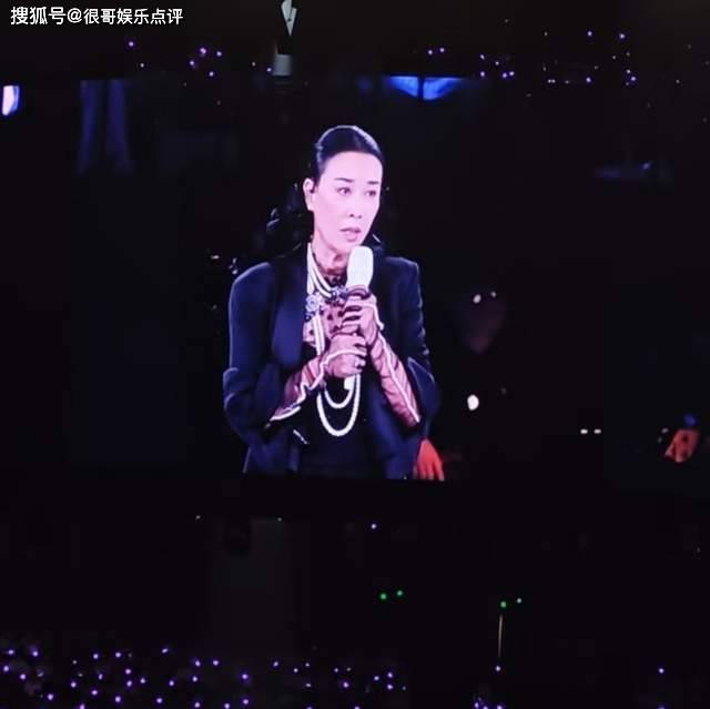 那英演唱会临时加歌，哽咽清唱含泪送别刘欢
