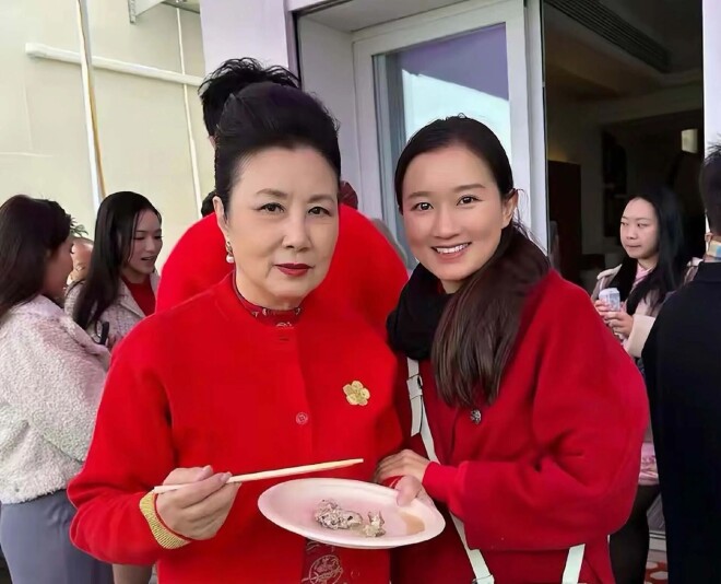 恭喜！香港知名演员和大40岁政界名人结婚（配图5）