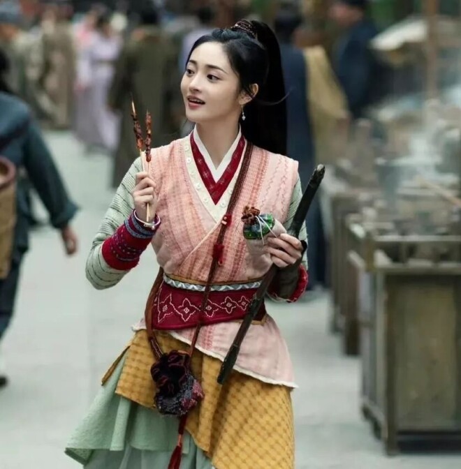 赵丽颖带着刘诗诗护着闫妮宠着 她终于红了（配图2）