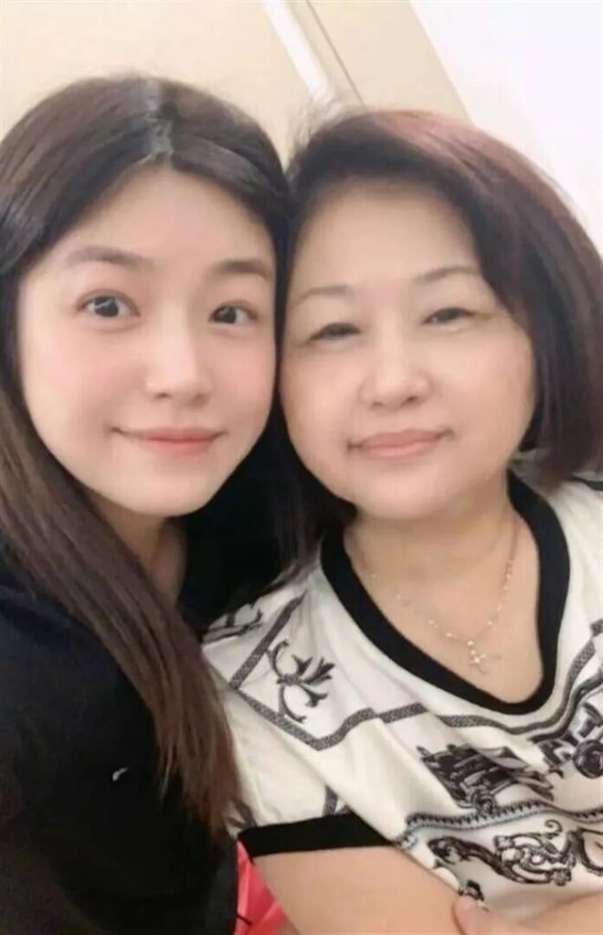 陈妍希现状：住北京豪宅 钱给姐姐管 亲妈帮带娃（配图9）