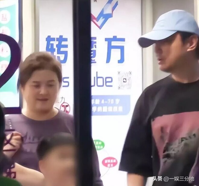 北京偶遇沈腾一家 儿子眼小胖的满脸堆肉（配图24）