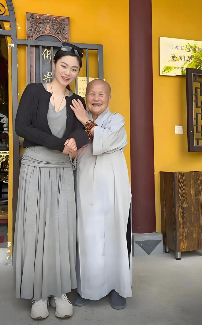 王菲的姨妈在九华山出家36年 她近些年与王菲（配图7）