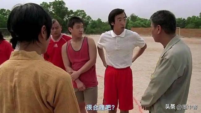 他追着周星驰道谢20米，卑微到“跪舔”
