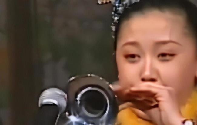 她曾是本山传媒第一美女 如今与昔日判若两人