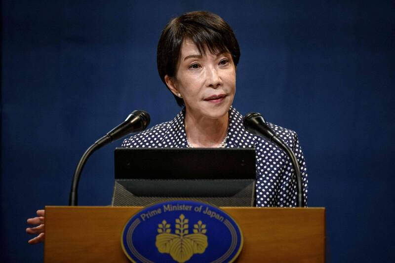 高市早苗内阁支持率为53.7%，较6月民调时下跌2.1个百分点，创下高市早苗上台以来新低。 （法新社）