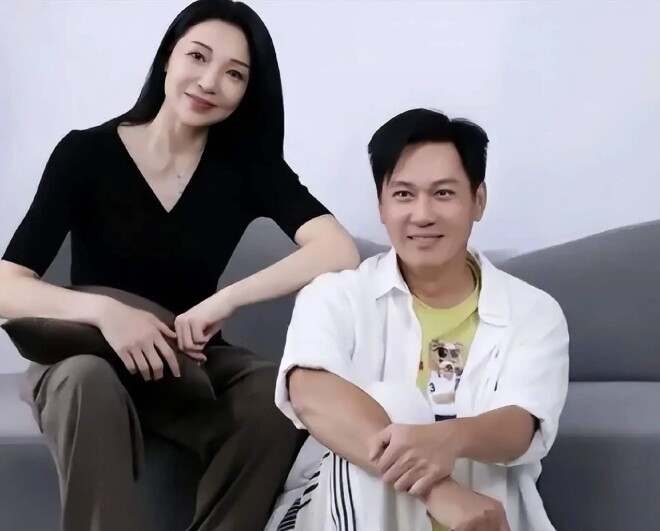 香港知名演员甄志强猝死 遗孀未能走出阴霾（配图3）