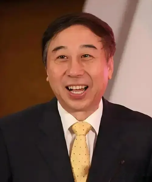 冯巩现状：全家住北京老破小，68岁满脸褶子，儿子已是公司高管