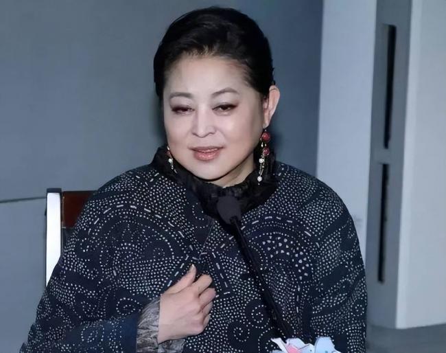 倪萍亲哥被母亲偏爱 他的现状令人唏嘘