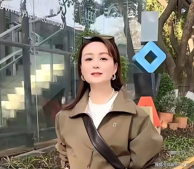 她是娱乐圈的一股清泉 被老公追求十年才点头（配图9）