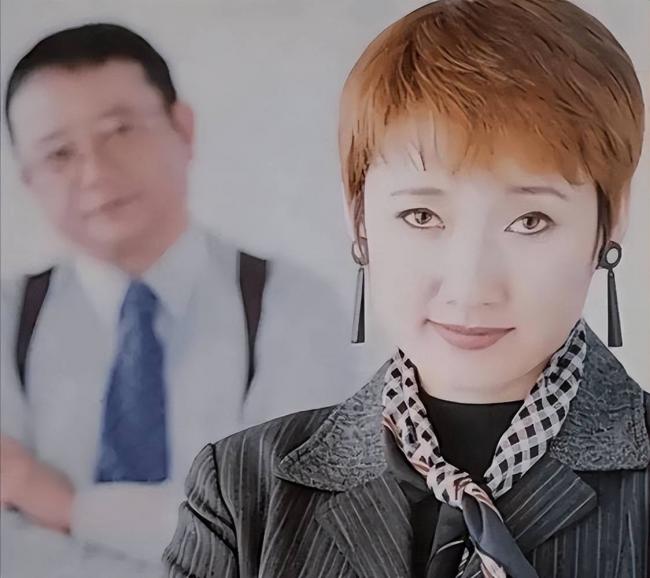 和王刚离婚24年，成方圆已成他高攀不起的样子