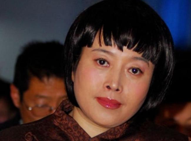 年轻时没管好下半身，如今66岁的她依旧单身