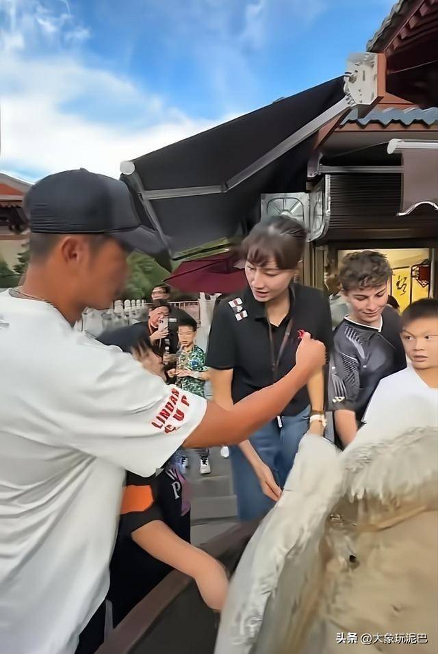 林丹在西班牙被淹的别墅，有多“壕”呢
