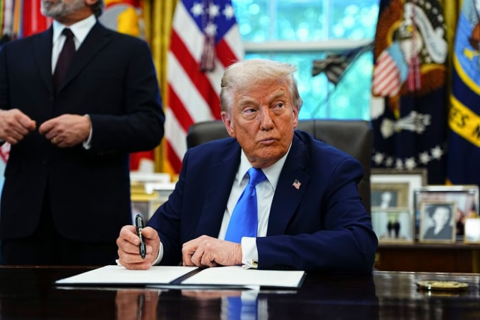 美国总统特朗普去年签署了一项行政命令，对H-1B签证项目进行全面改革。