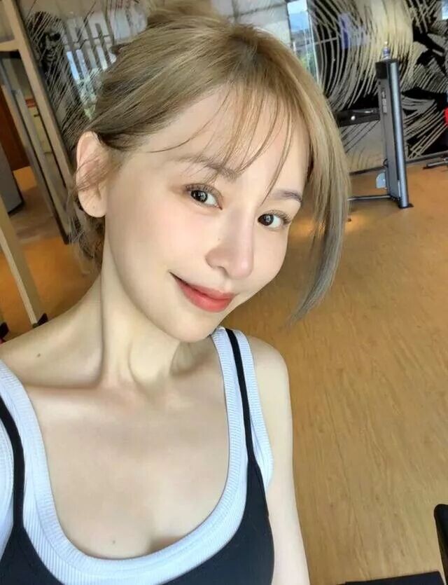 王心凌晒出健身照 状态好得不像44岁的人（配图2）